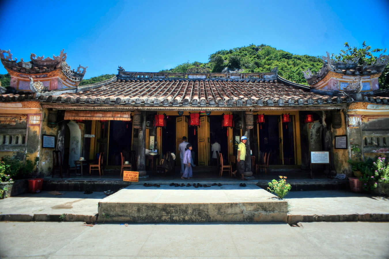 Chùm ảnh: Ngôi chùa cổ nằm trên hòn đảo nổi tiếng cạnh Hội An