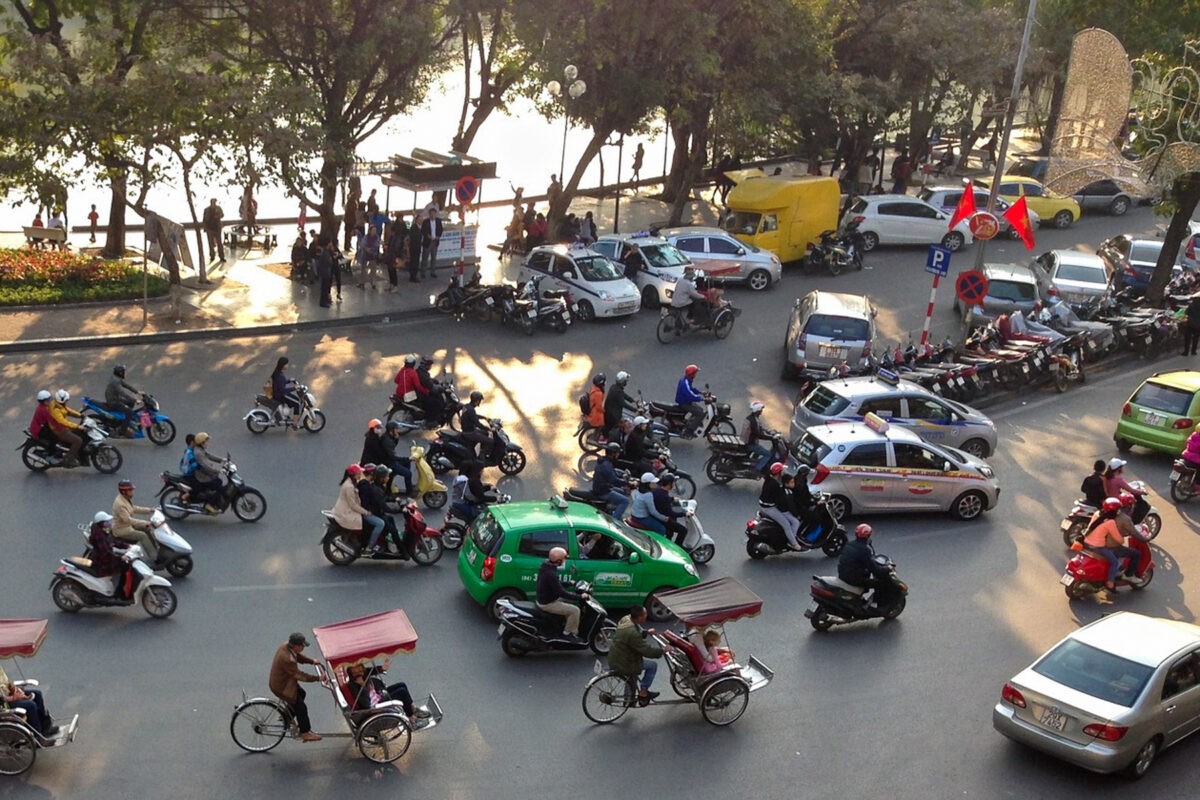 Bốn điều xấu xí đáng chê trách về văn hóa giao thông ở Hà Nội