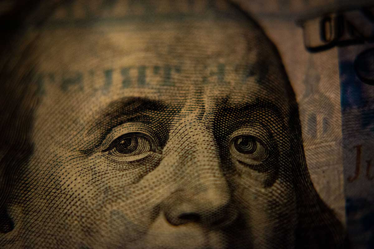 Tại sao sự thống trị của đồng USD đang suy giảm ở Trung Đông?