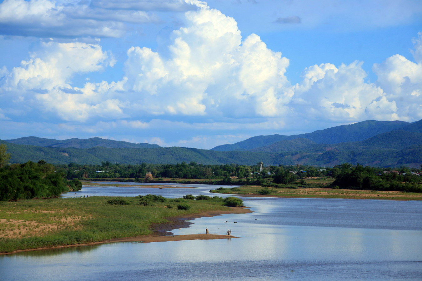 Chùm ảnh: Cảnh sắc ‘thiên đường hạ giới’ trên sông Ayun ở Gia Lai