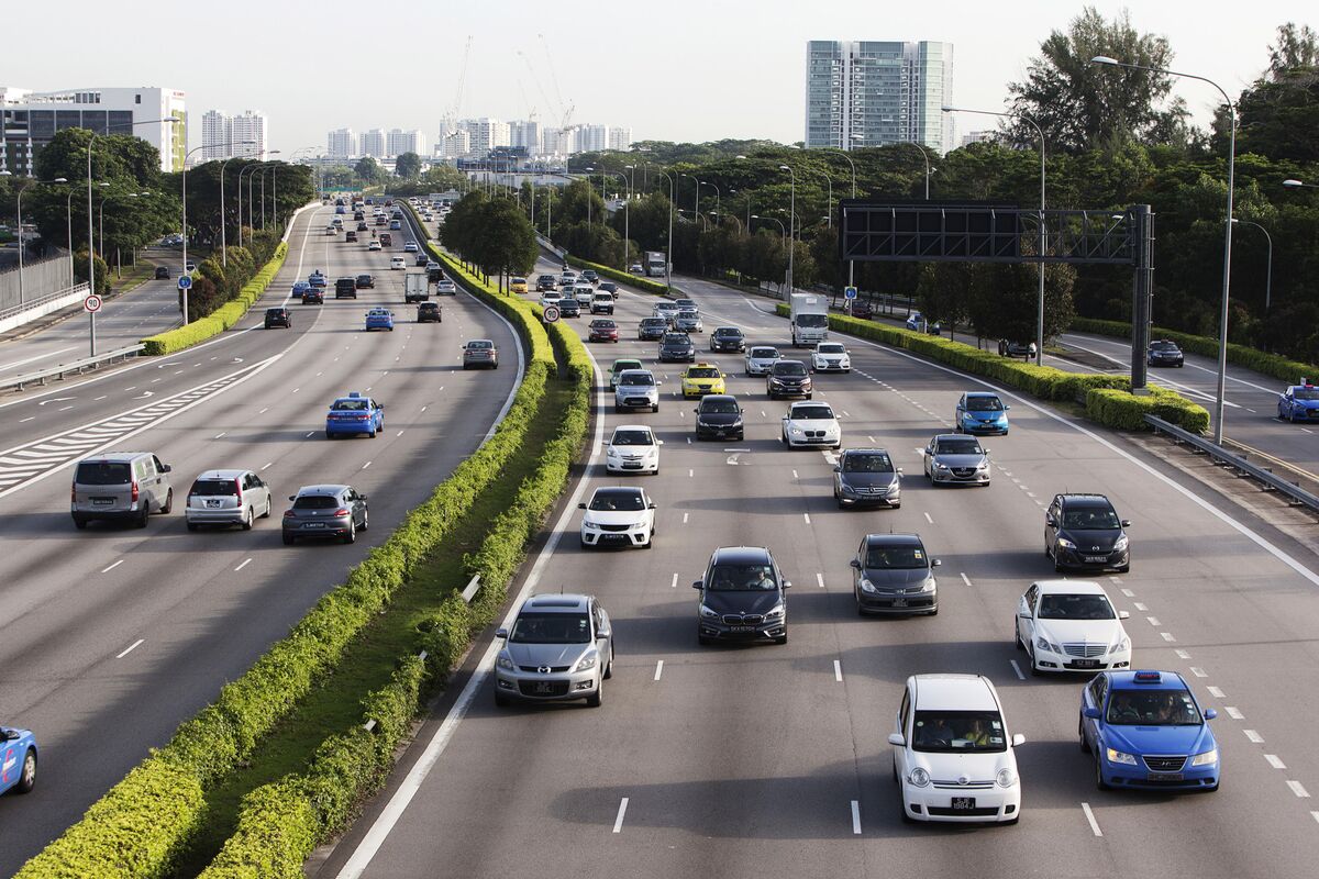 Giá xe hơi cao chót vót và sự phân hóa giàu nghèo ở Singapore