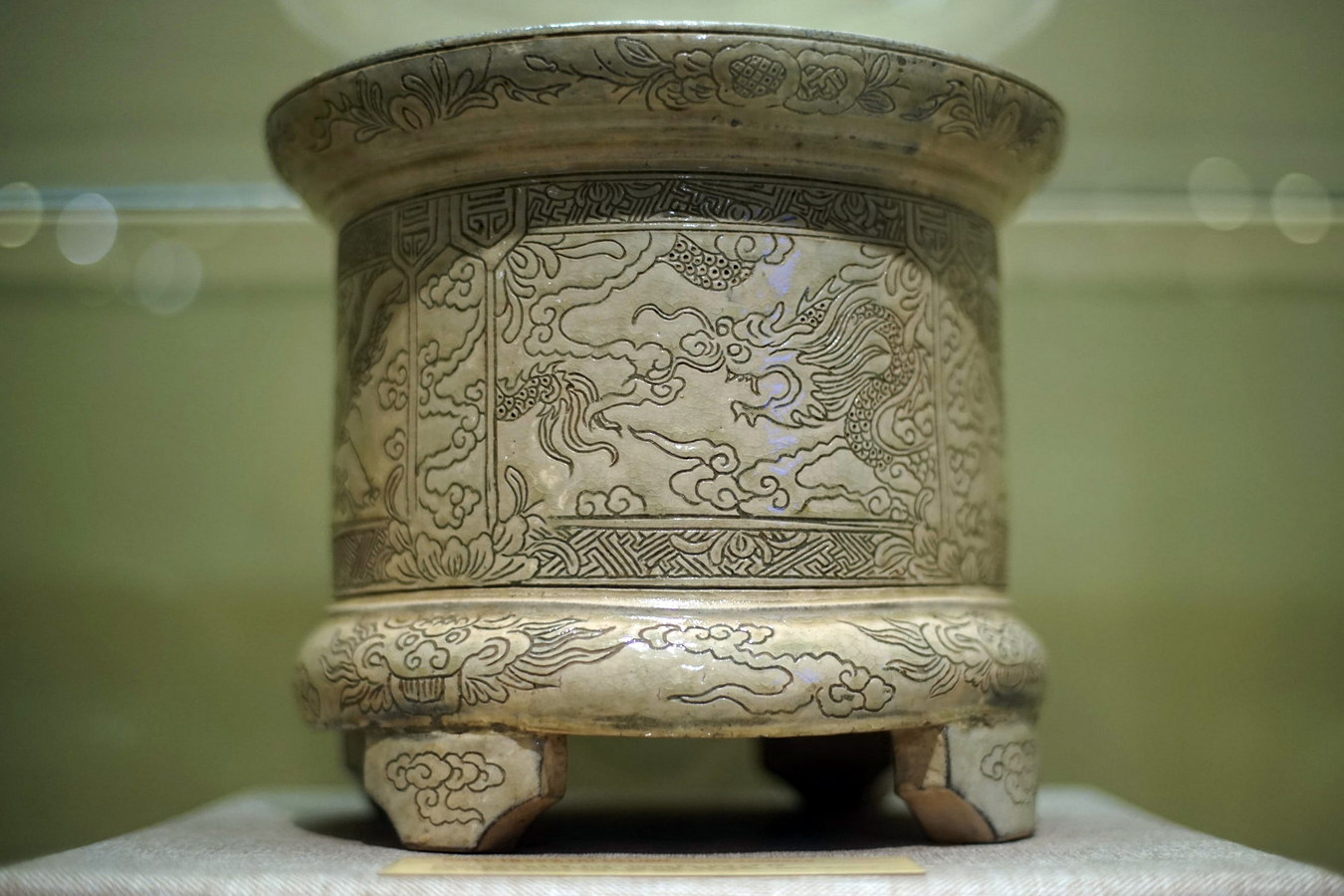 Chùm ảnh: Vẻ đẹp của hình tượng rồng trên gốm cổ Việt Nam