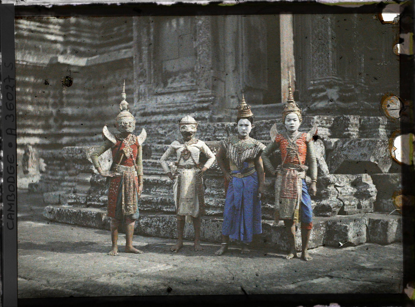 Loạt ảnh màu đặc biệt về kỳ quan Angkor Wat một thế kỷ trước