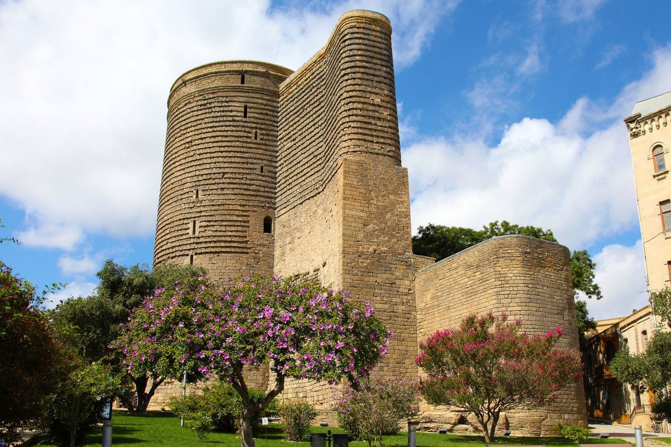 Chùm ảnh: Tòa tháp cổ 900 tuổi có kiến trúc kỳ lạ ở vùng Kavkaz