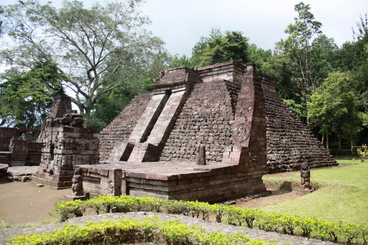 Chùm ảnh: Candi Sukuh – kim tự tháp kỳ lạ giữa rừng rậm Indonesia