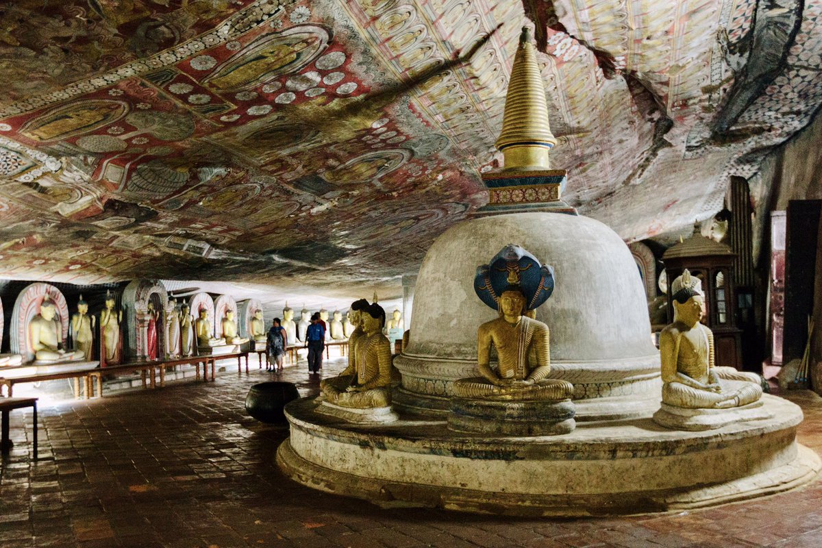 Chùm ảnh: Ngôi chùa vàng nằm trong hang động nổi tiếng nhất Sri Lanka