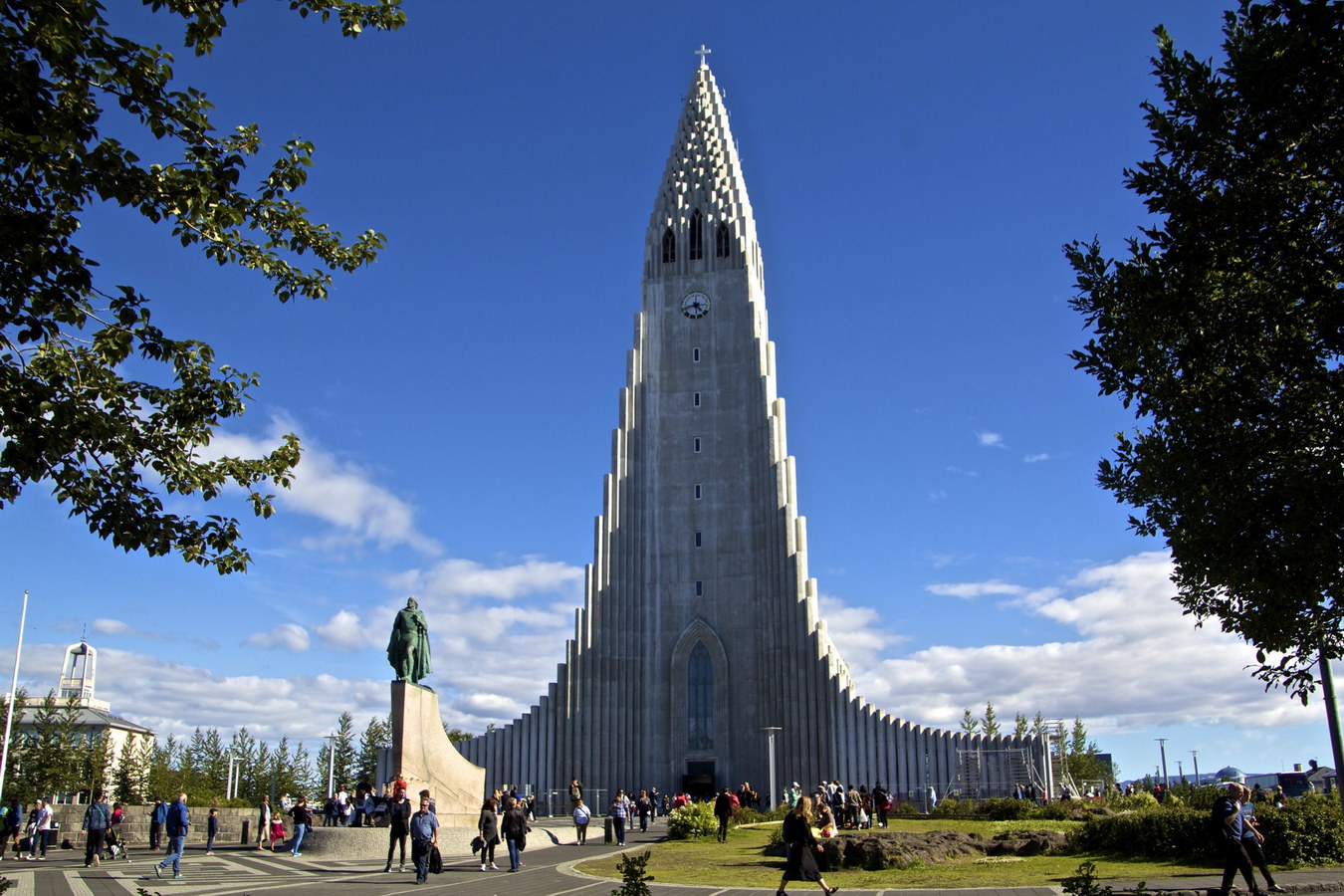 Chùm ảnh:  Hallgrimskirkja – nhà thờ kiến trúc độc đáo ở đất nước Iceland