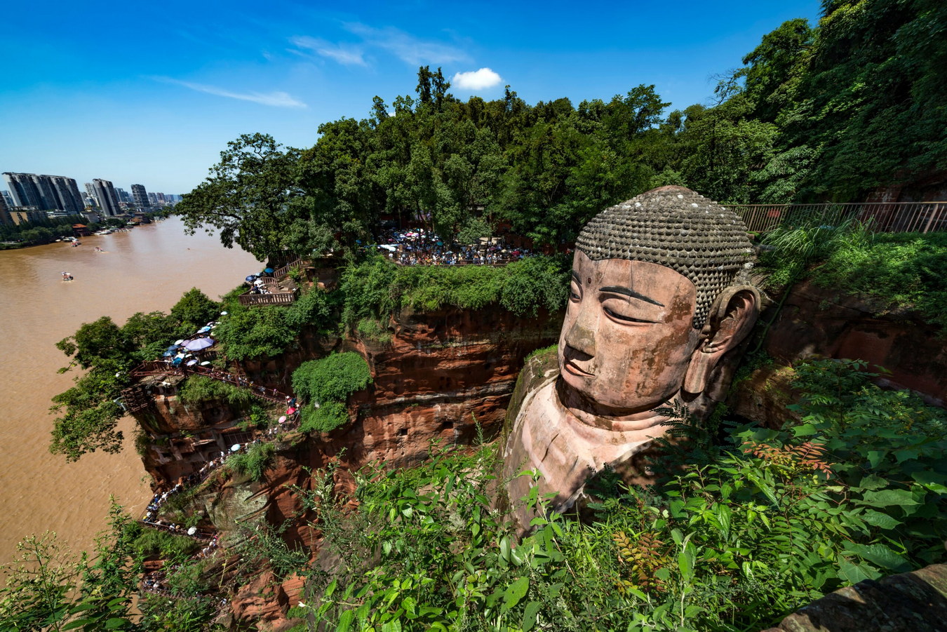 Chùm ảnh: Bức tượng Phật cổ xưa bằng đá lớn nhất thế giới
