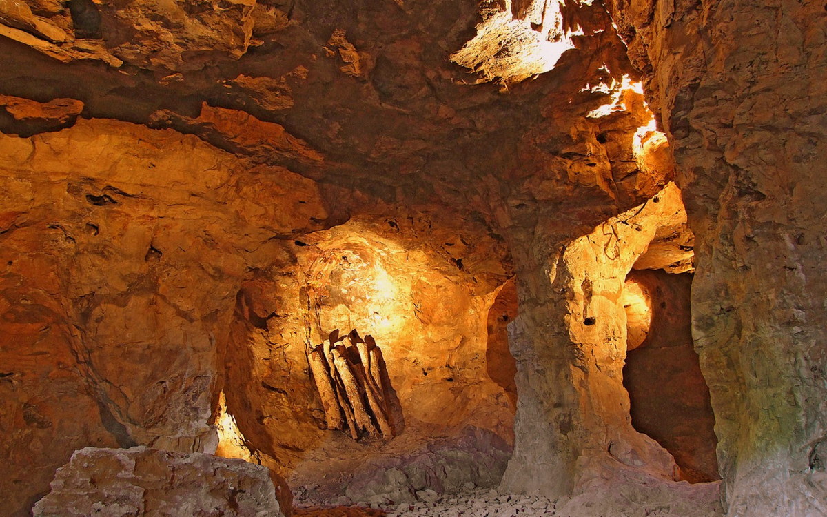 Chùm ảnh: Khu hầm mỏ của người tiền sử nổi tiếng nhất thế giới