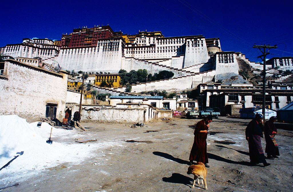 Loạt ảnh không thể quên về miền đất Tây Tạng năm 1992