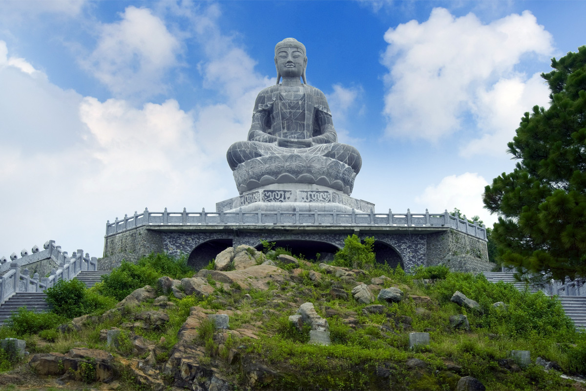 Càng sùng bái tượng Phật, con người càng xa rời Phật tính