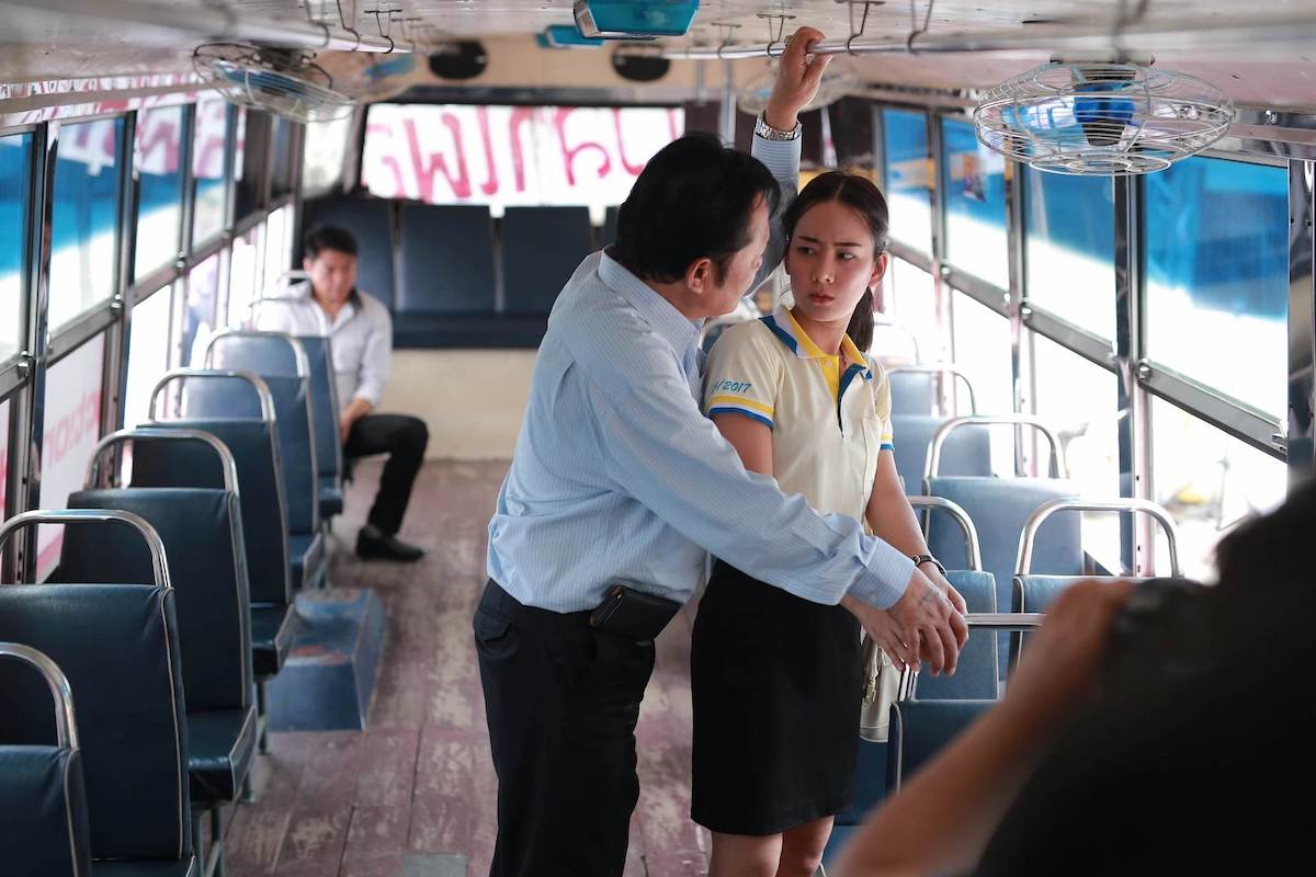 Về nạn quấy rối tình dục trên xe buýt, tàu điện ở châu Á